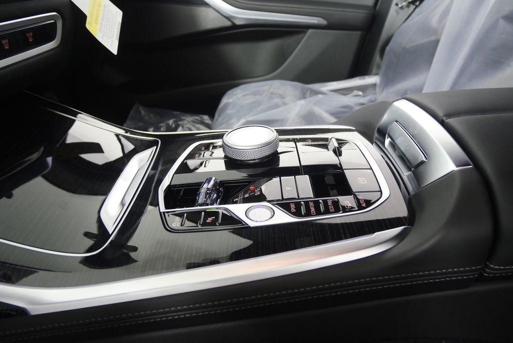 Used 2026 BMW X7 M60i image 24
