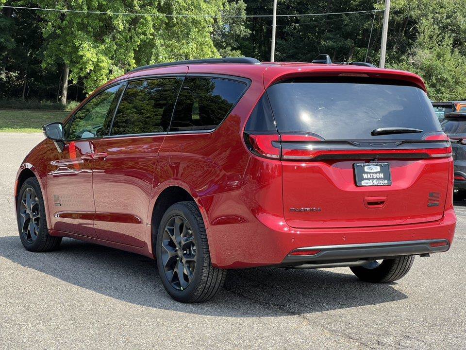 New 2027 Chrysler Pacifica Select AWD/4WD image 10
