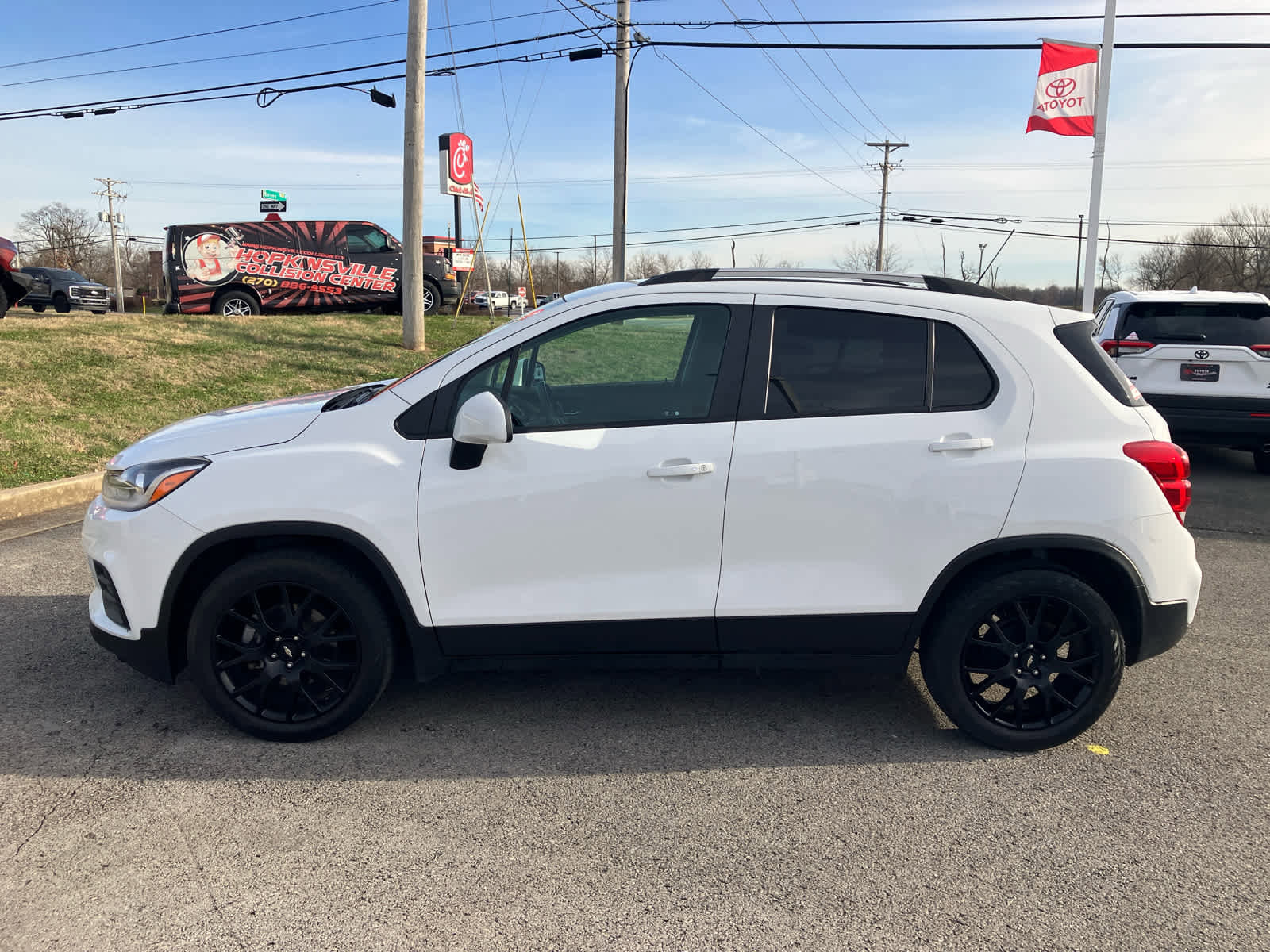 Used 2022 Chevrolet Trax LT w/ Driver Confidence Package image 4