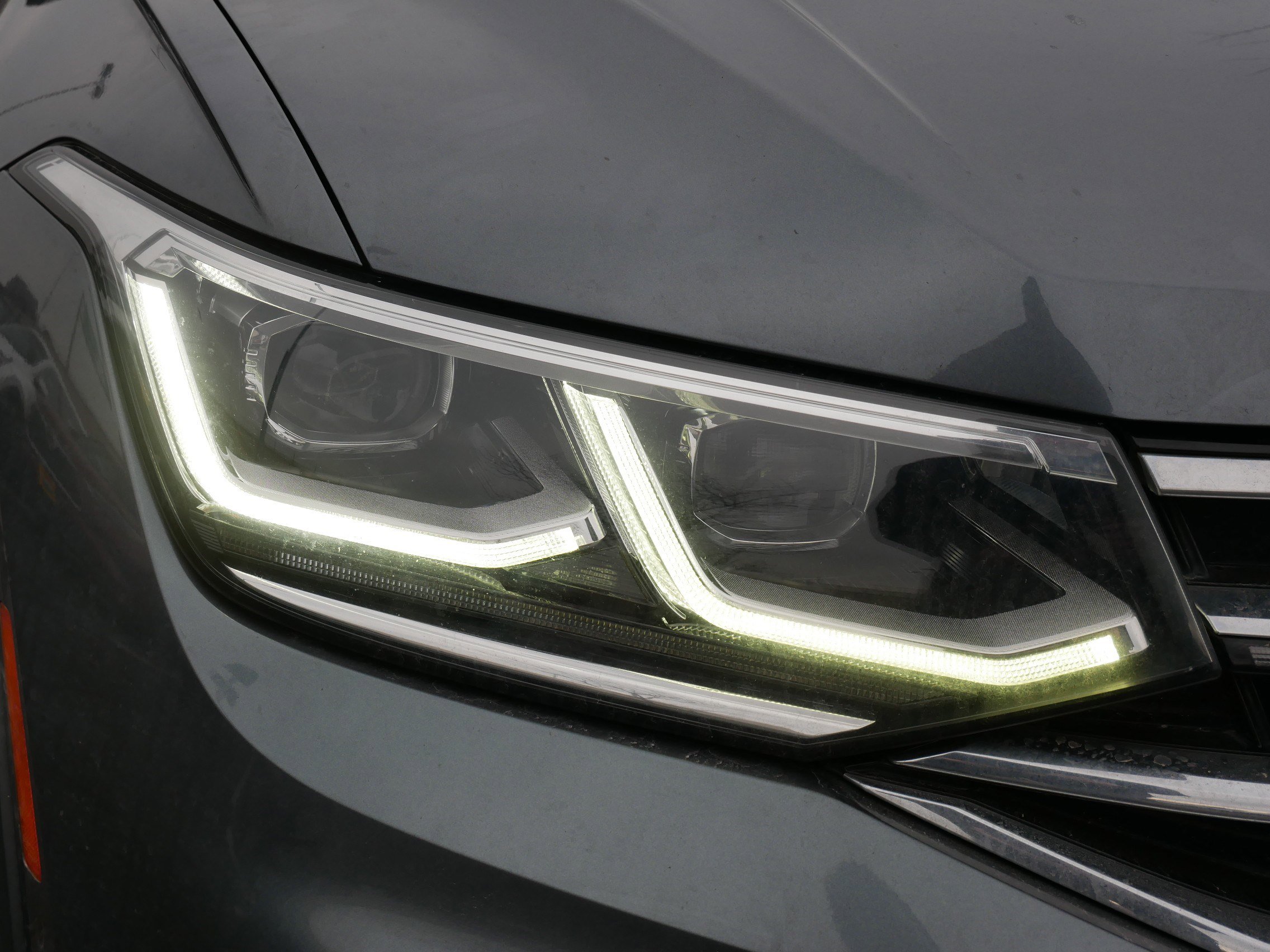 Used 2022 Volkswagen Tiguan SEL R-Line image 16