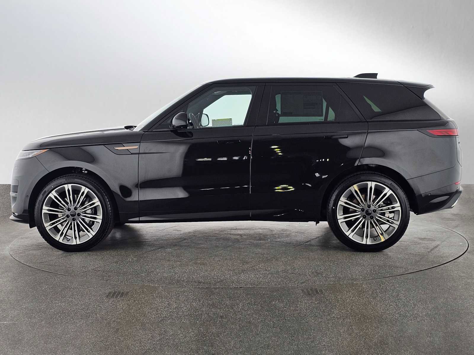 New 2026 Land Rover Range Rover Sport Dynamic SE AWD/4WD image 2