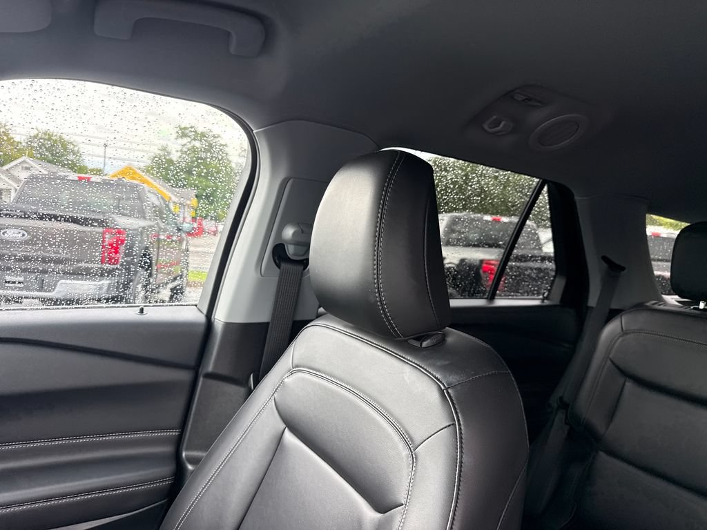 Used 2024 Ford Explorer XLT w/ Equipment Group 202A AWD/4WD image 40