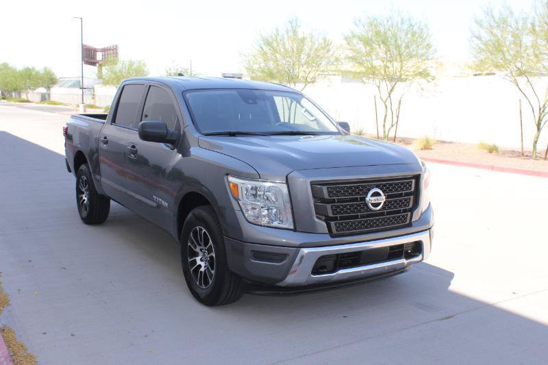 Used 2022 Nissan Titan SV AWD/4WD image 3