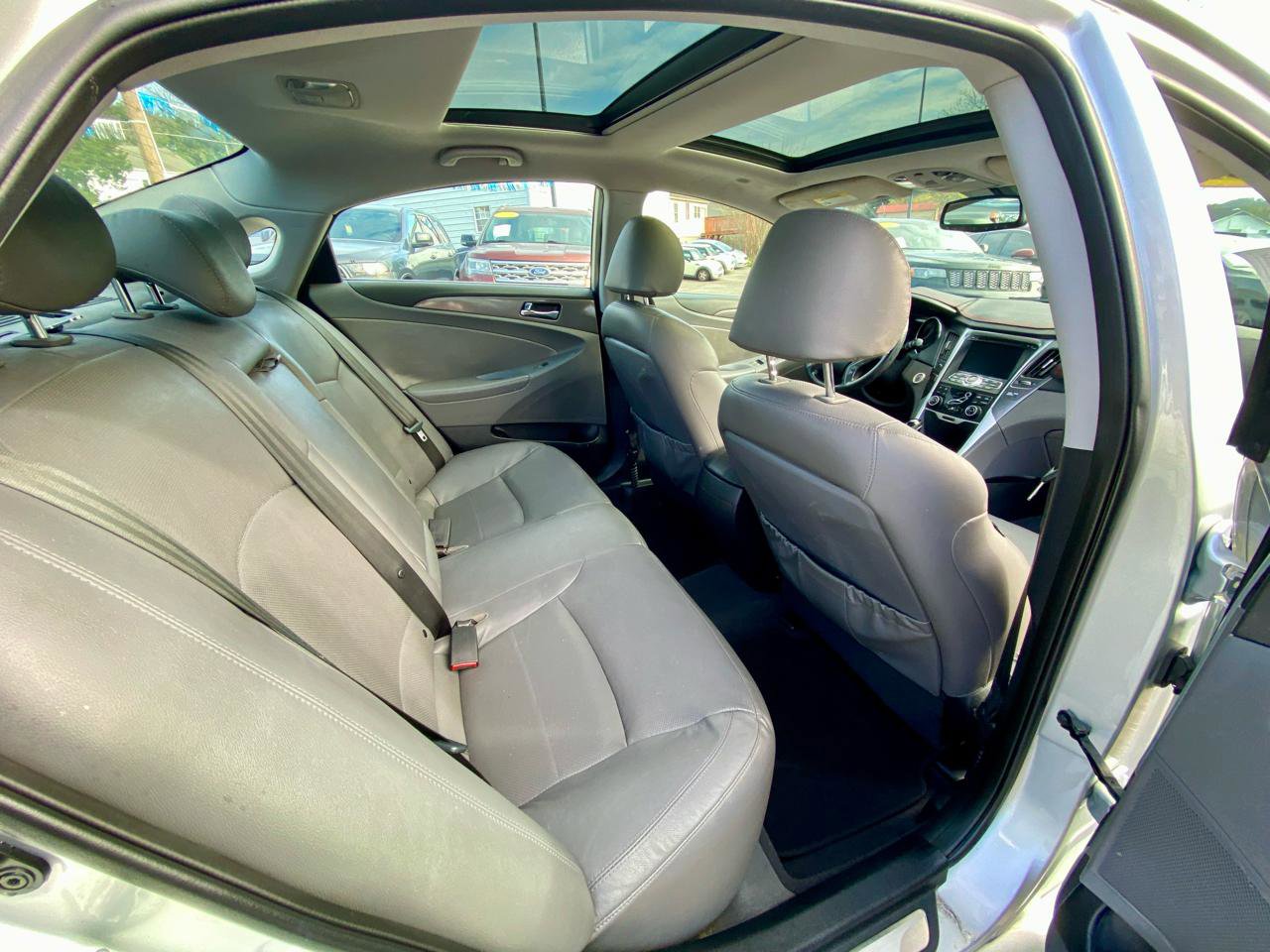 Used 2014 Hyundai Sonata Limited w/ Panoramic Sunroof Package 02 FWD image 10