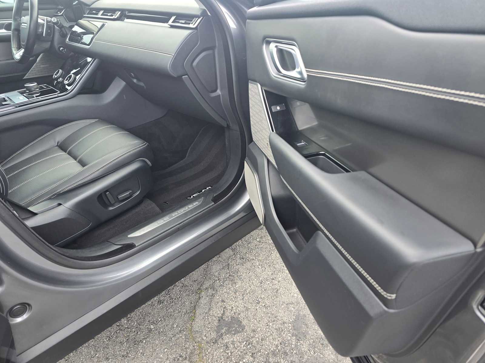 Used 2018 Land Rover Range Rover Velar R-Dynamic SE image 10