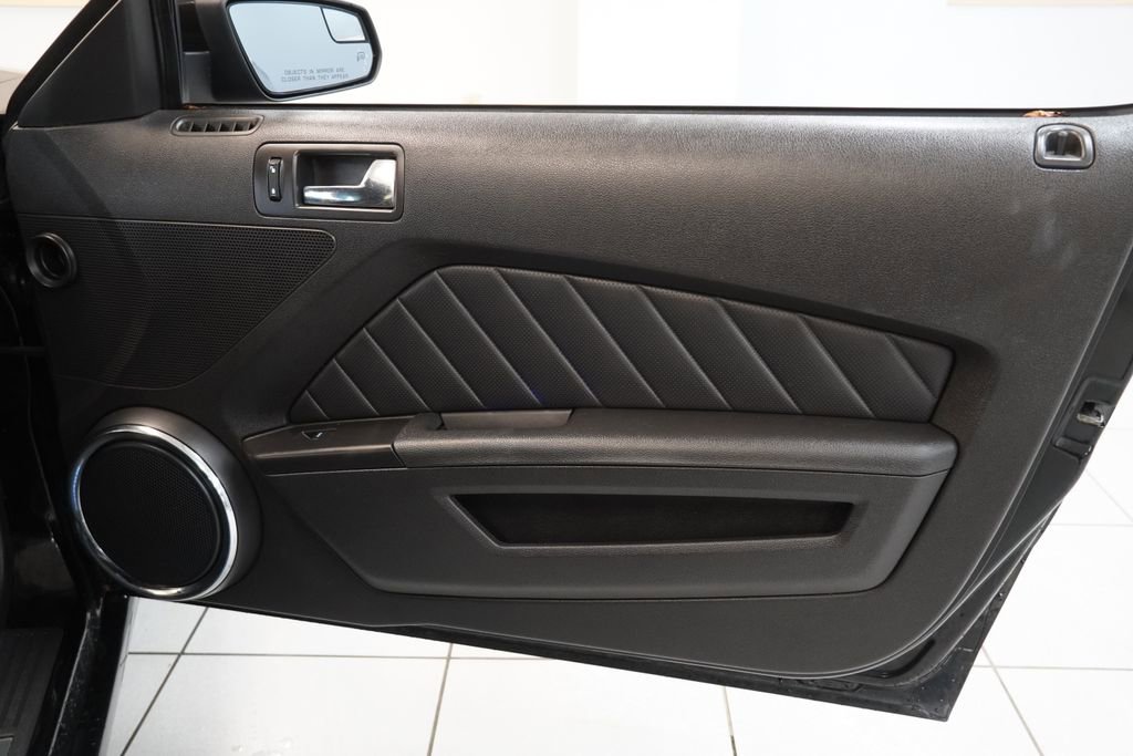 Used 2013 Ford Mustang GT Premium w/ Comfort Pkg RWD image 25