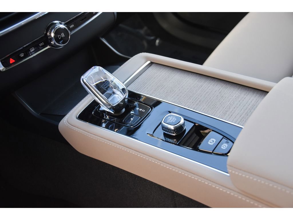 New 2026 Volvo XC90 B6 Plus w/ Protection Package Premier image 38