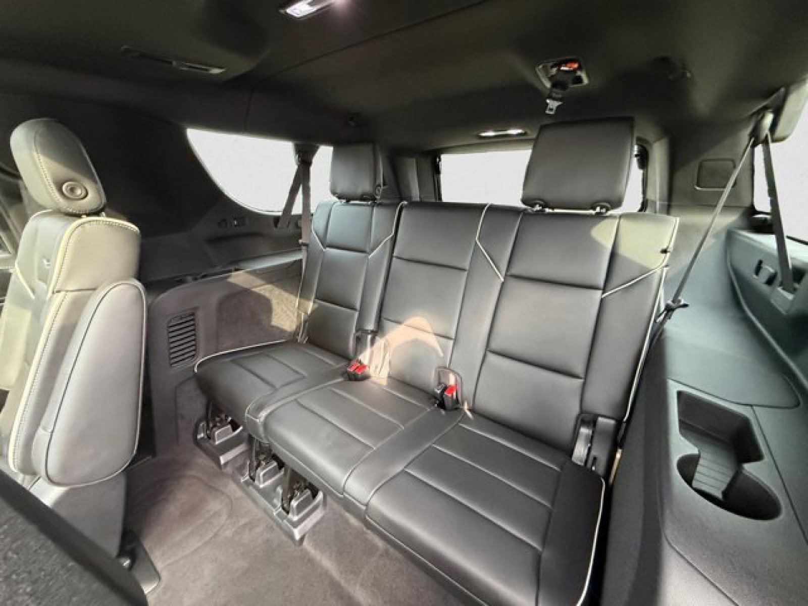 Used 2022 Cadillac Escalade ESV Premium Luxury w/ Performance Package image 19
