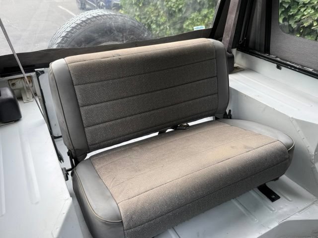 Used 1992 Jeep Wrangler Islander AWD/4WD image 25