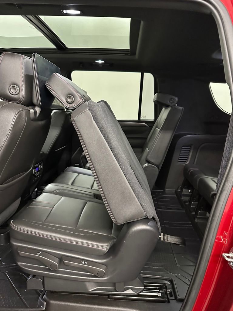 Used 2021 Chevrolet Suburban RST w/ Luxury Package AWD/4WD image 30