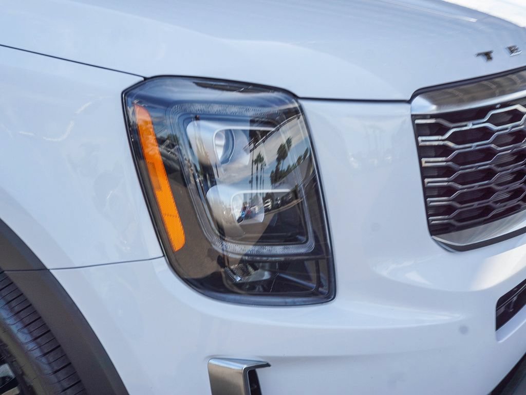 Certified 2021 Kia Telluride SX w/ Towing Package FWD image 11