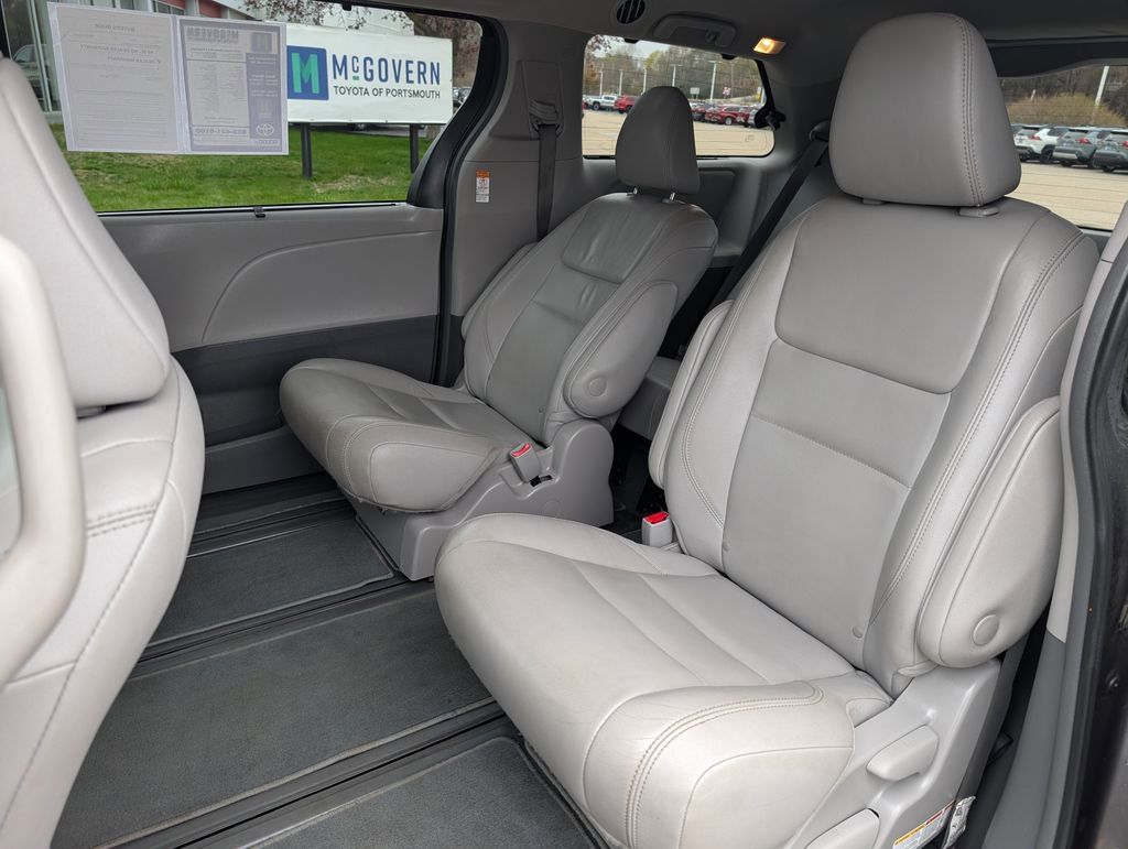 Used 2019 Toyota Sienna XLE w/ XLE Navigation Package AWD/4WD image 20