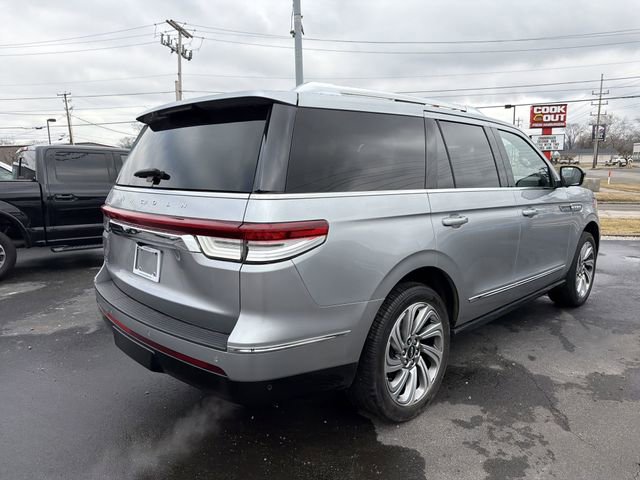 Used 2022 Lincoln Navigator Reserve image 3