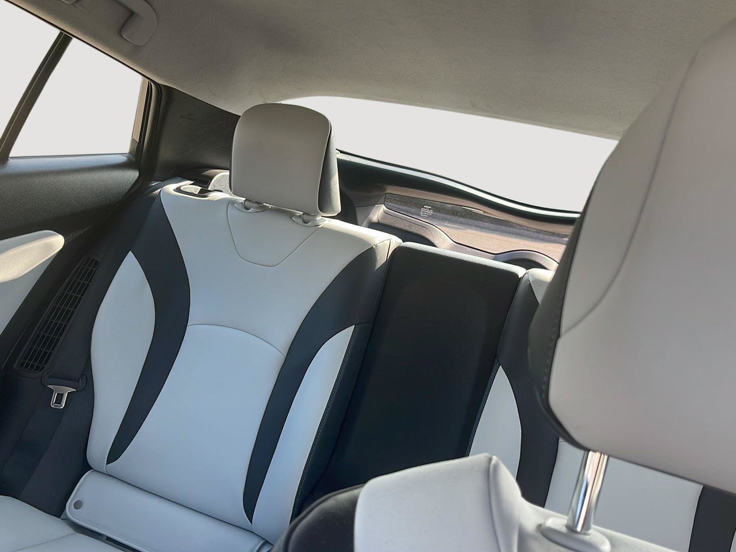 Used 2017 Toyota Prius Prime Premium FWD image 37