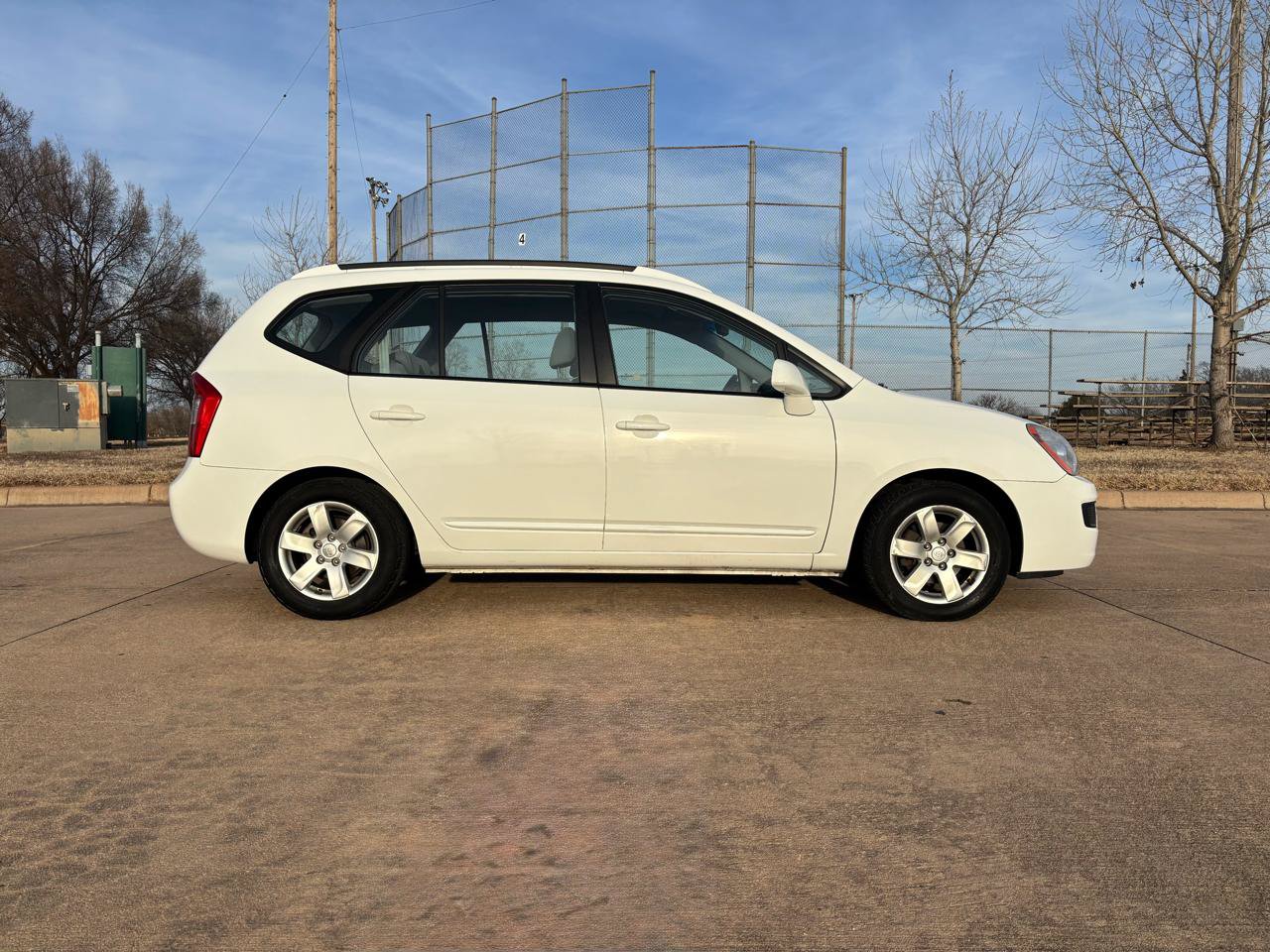 Used 2007 Kia Rondo LX FWD image 23