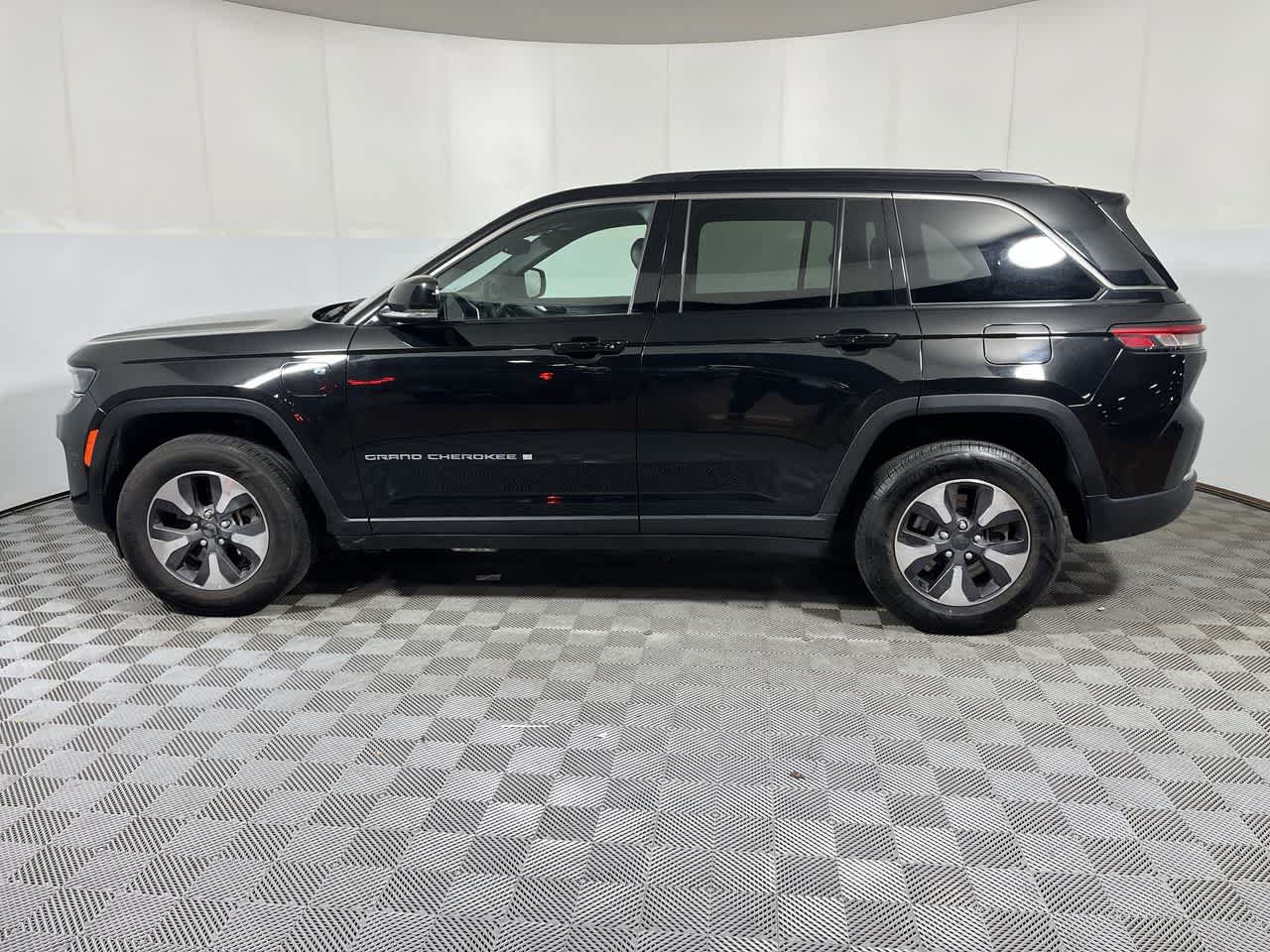 Used 2024 Jeep Grand Cherokee Limited 4xe AWD/4WD image 5