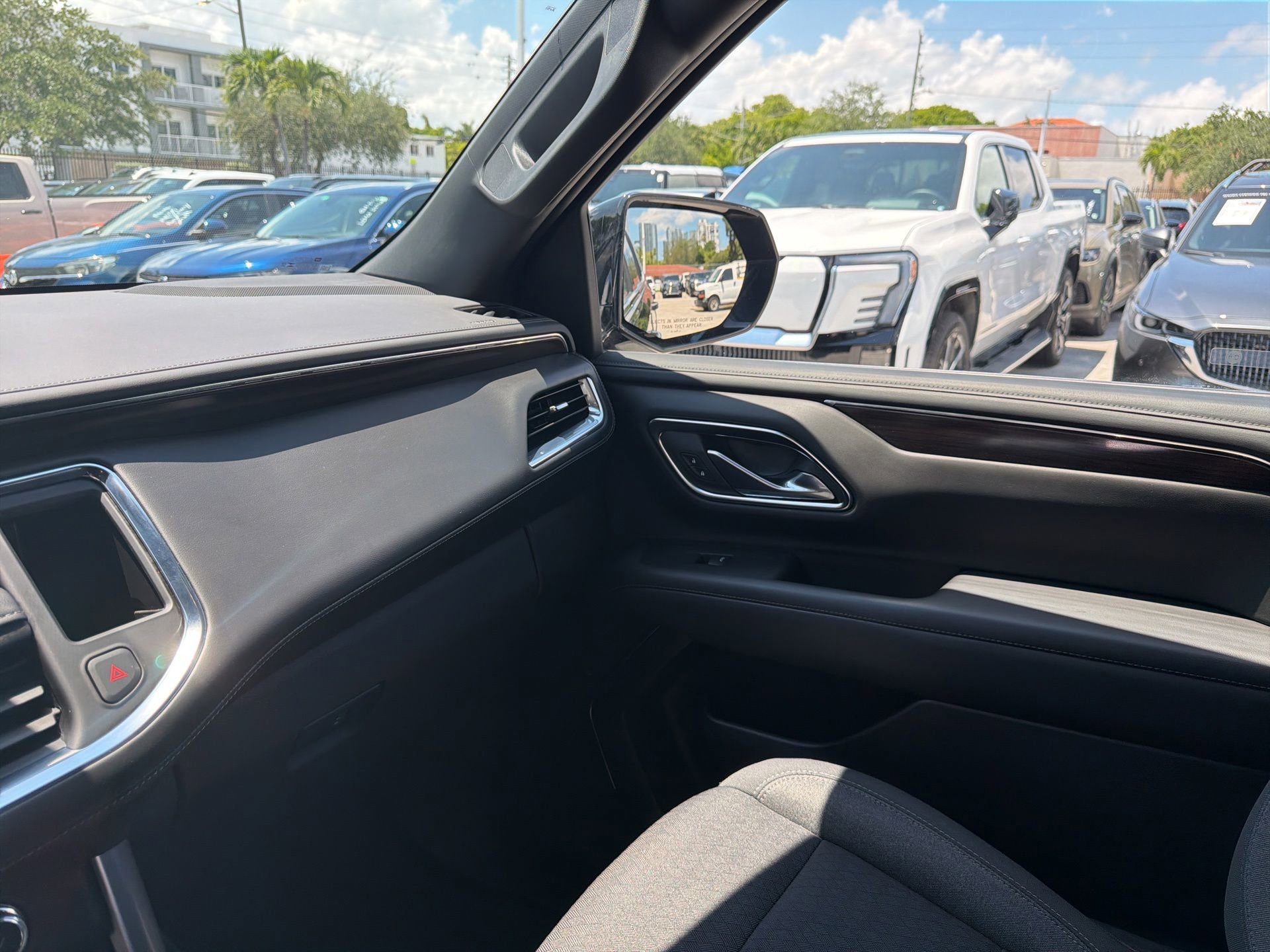 Used 2023 GMC Yukon SLE w/ Gmc Pro Safety Plus Package RWD image 30