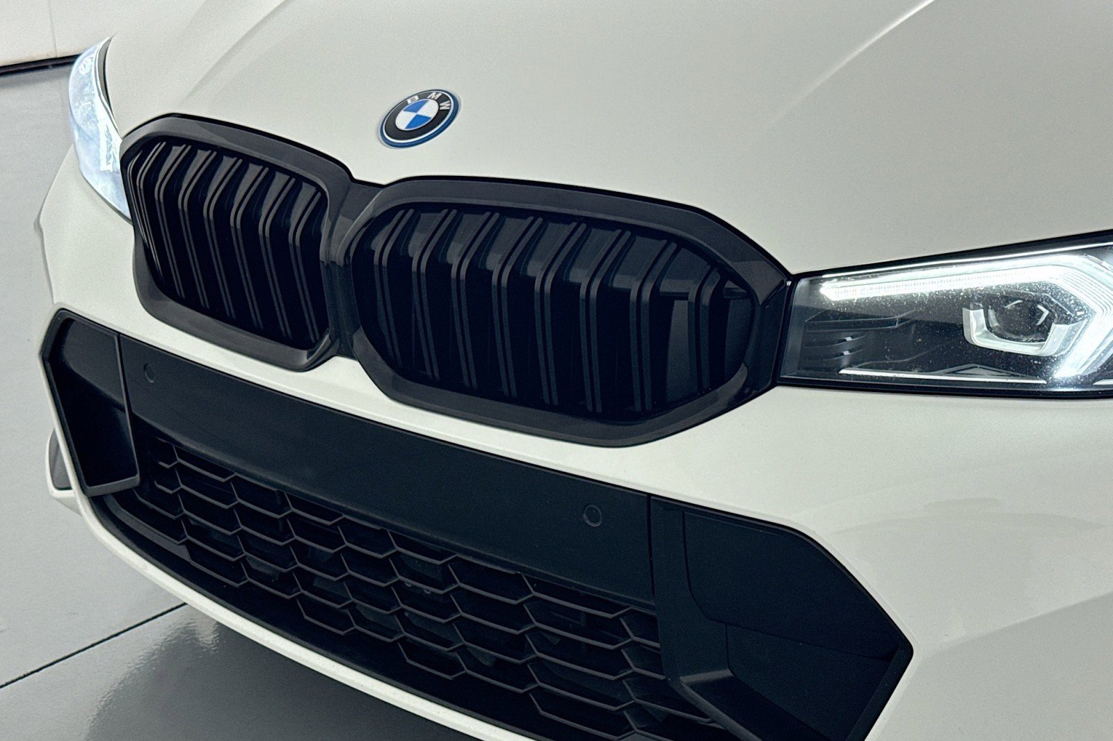 Used 2023 BMW 330e w/ M Sport Package image 13