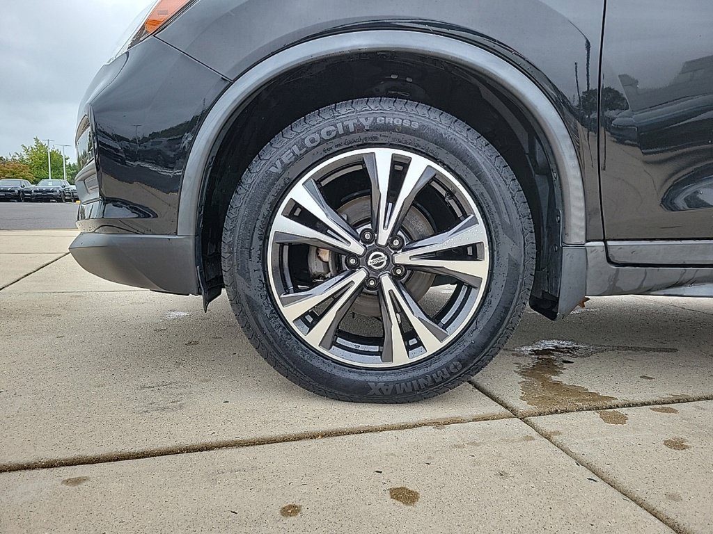 Used 2019 Nissan Rogue SV w/ Sun & Sound Touring Package AWD/4WD image 8
