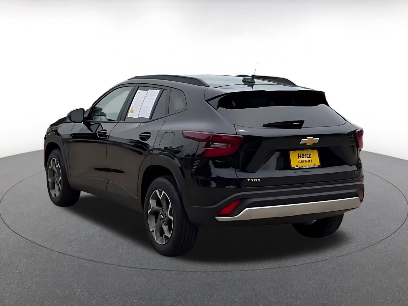 Used 2025 Chevrolet Trax LT FWD image 11