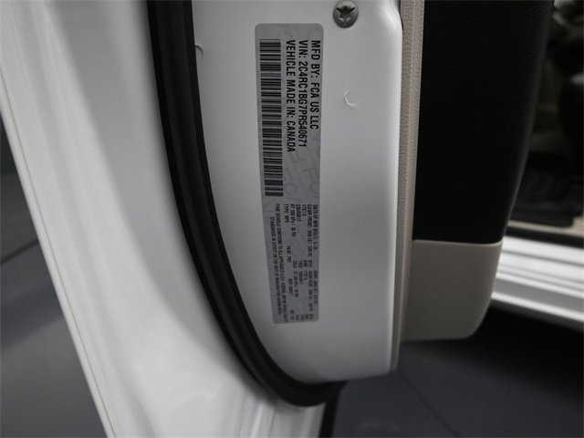 Used 2023 Chrysler Pacifica Touring-L image 19