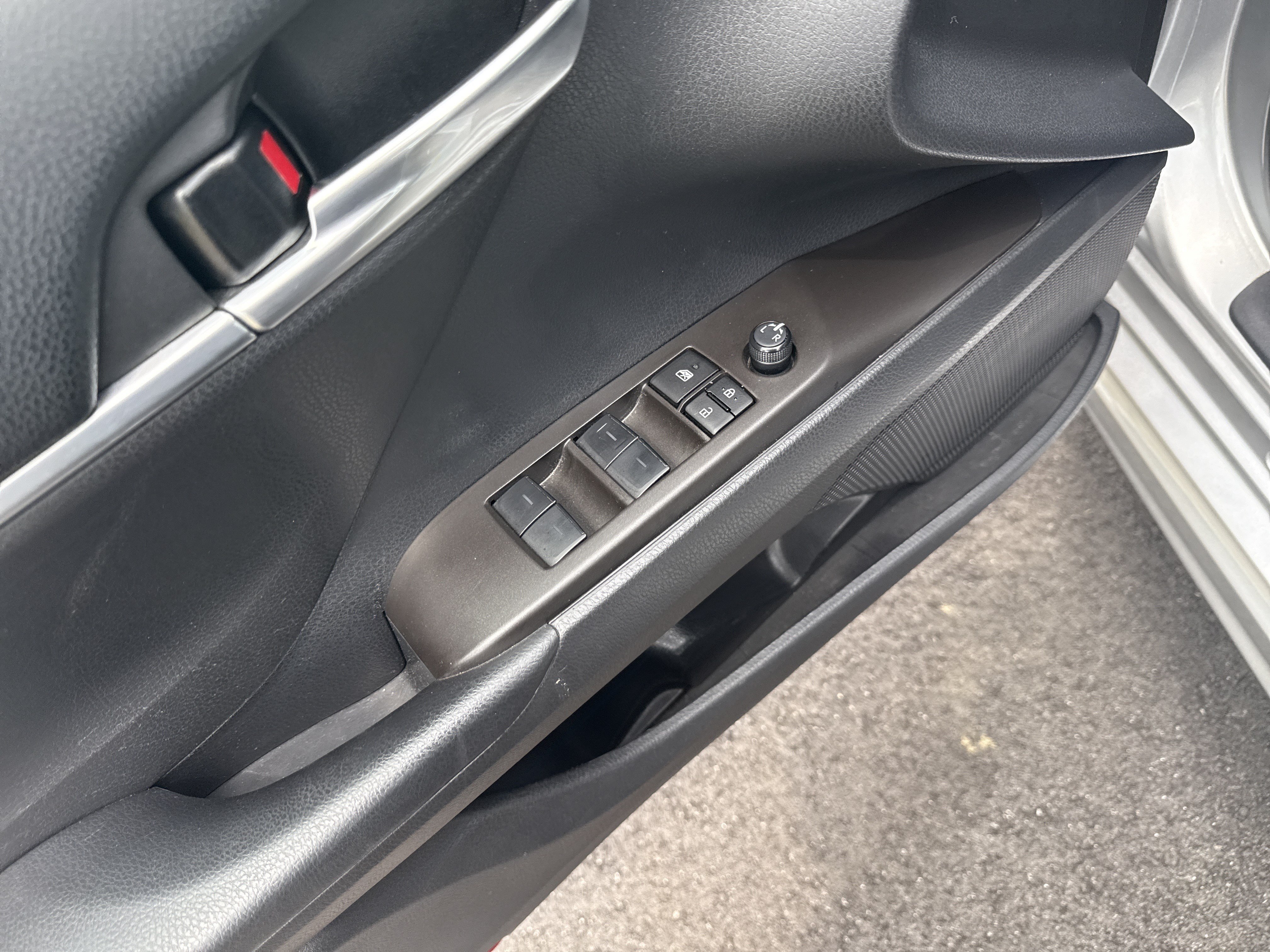 Used 2023 Toyota Camry SE FWD image 15