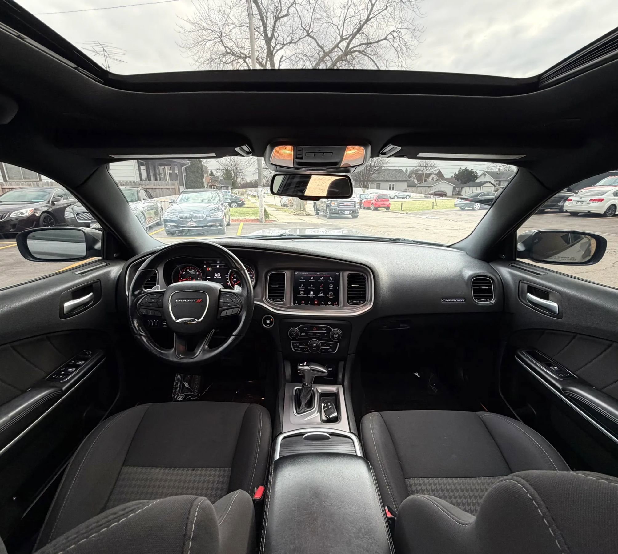 Used 2019 Dodge Charger Scat Pack w/ Navigation & Travel Group RWD image 2