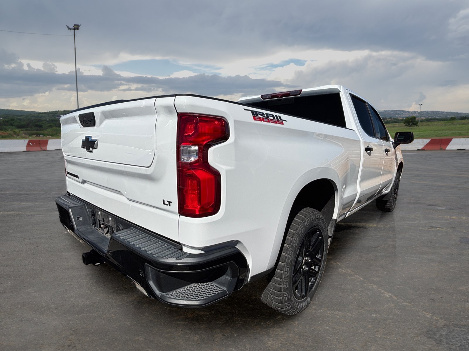 Used 2024 Chevrolet Silverado 1500 LT Trail Boss w/ LT Trail Boss Premium Package AWD/4WD image 3