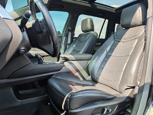 Used 2022 Cadillac XT6 Premium Luxury w/ Platinum Package AWD/4WD image 15