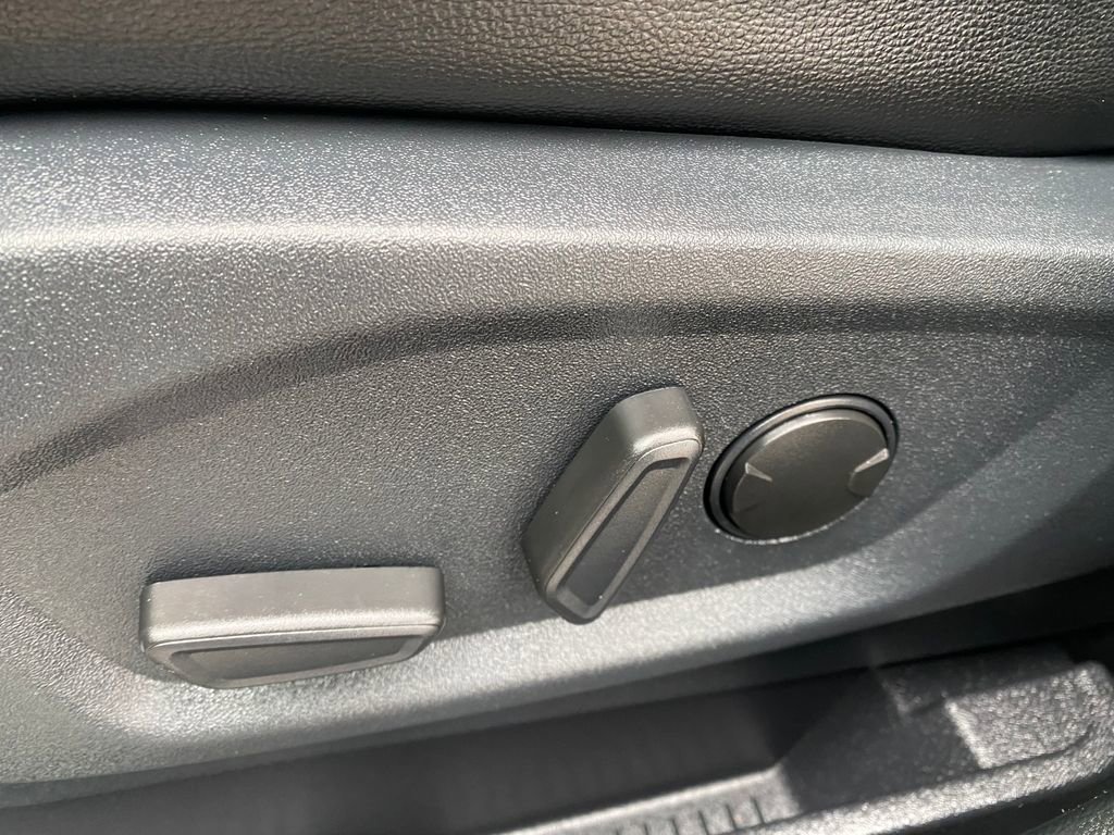 Used 2024 Ford Edge Titanium image 11