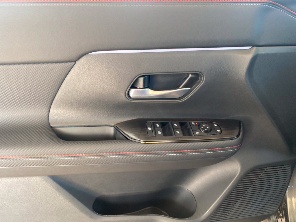 New 2027 Nissan Kicks SR w/ SR Premium Package FWD image 25