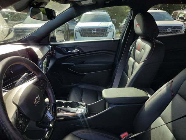 Used 2025 Chevrolet Trax RS w/ Sunroof Package FWD image 17