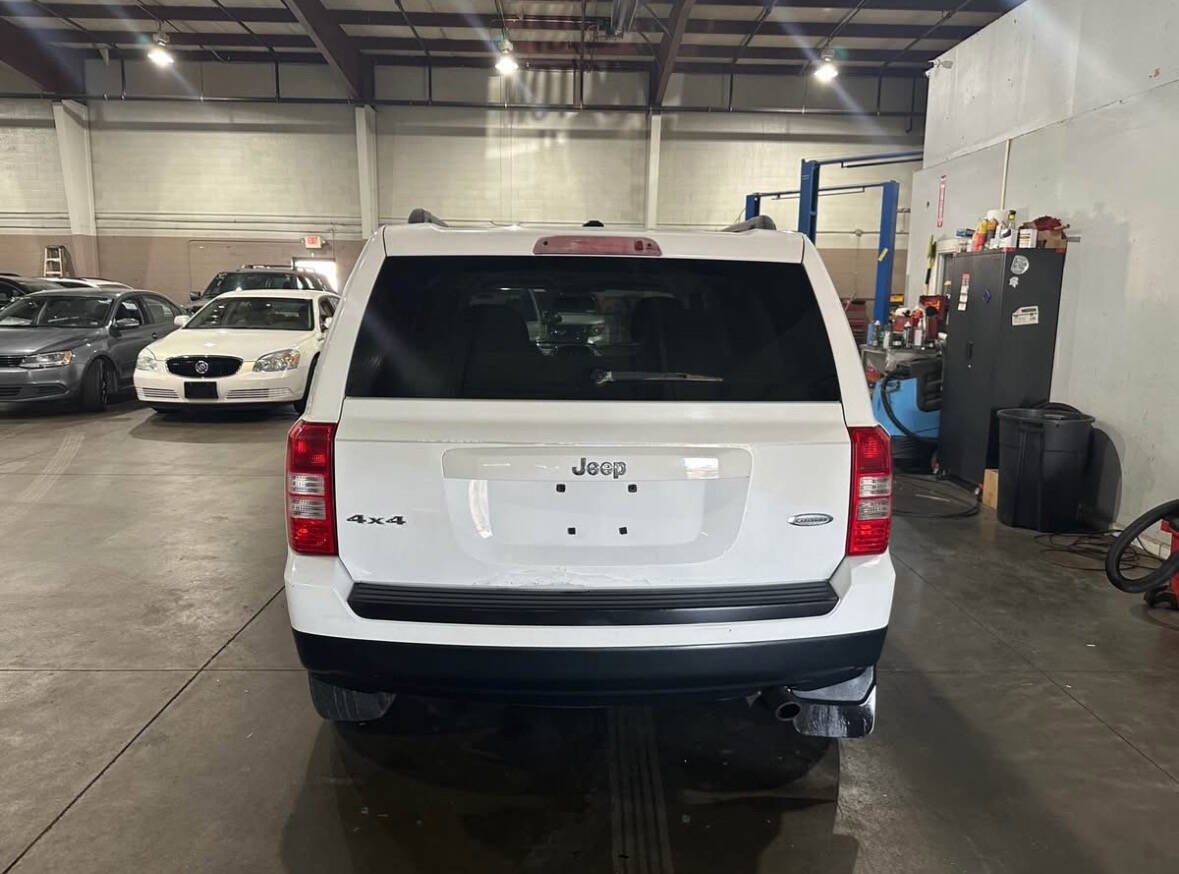Used 2014 Jeep Patriot Latitude w/ Sun/Sound Group image 6
