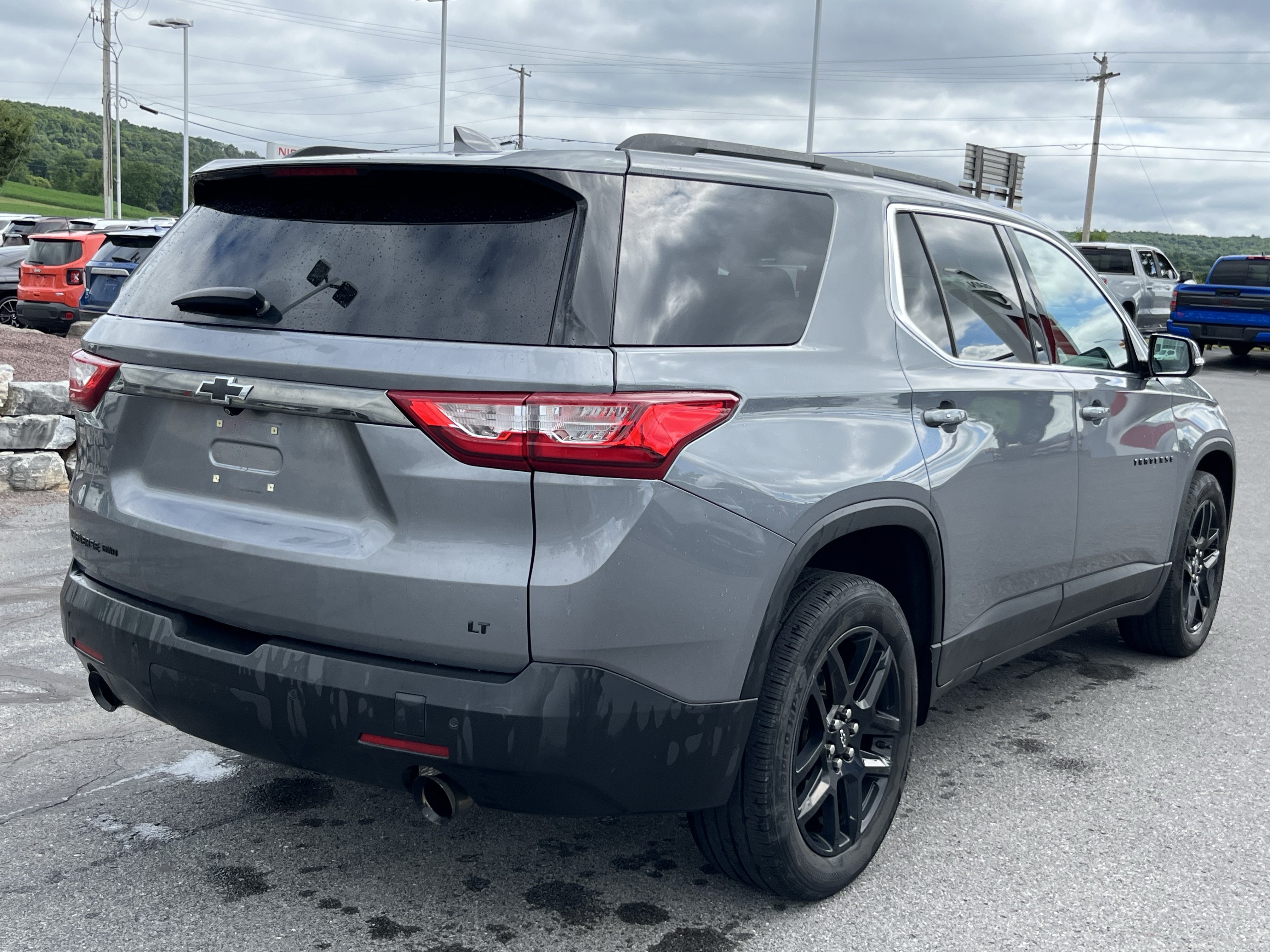 Used 2021 Chevrolet Traverse LT w/ LPO, Blackout Package AWD/4WD image 6