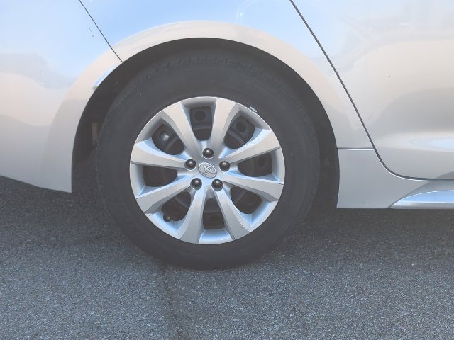 Used 2025 Toyota Corolla LE FWD image 30