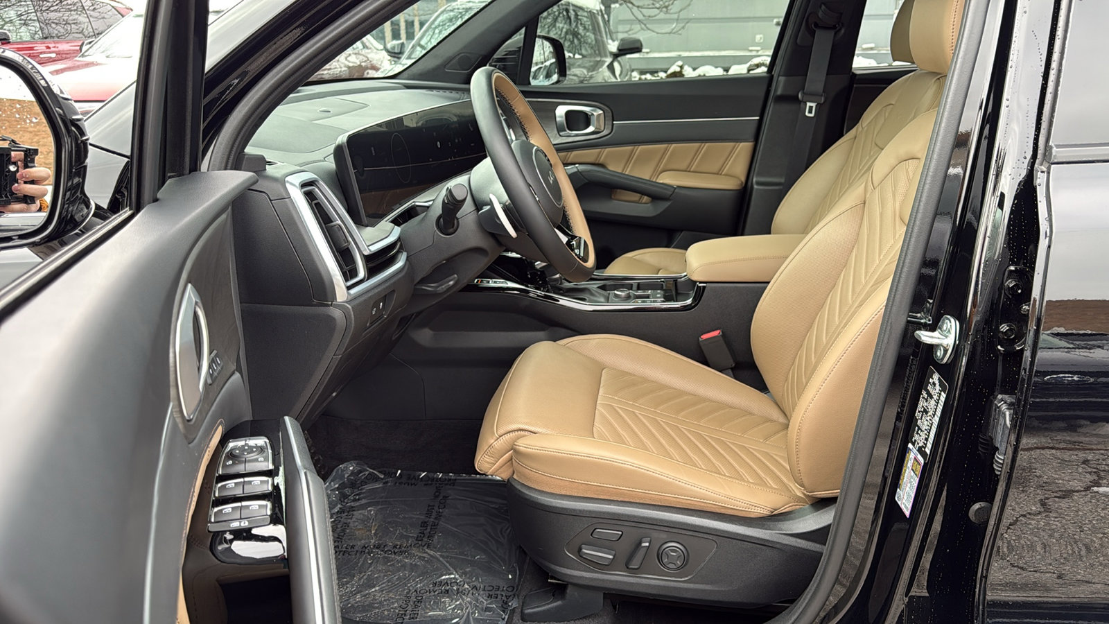 Used 2024 Kia Sorento SX Prestige w/ Olive Brown Leather Package image 8
