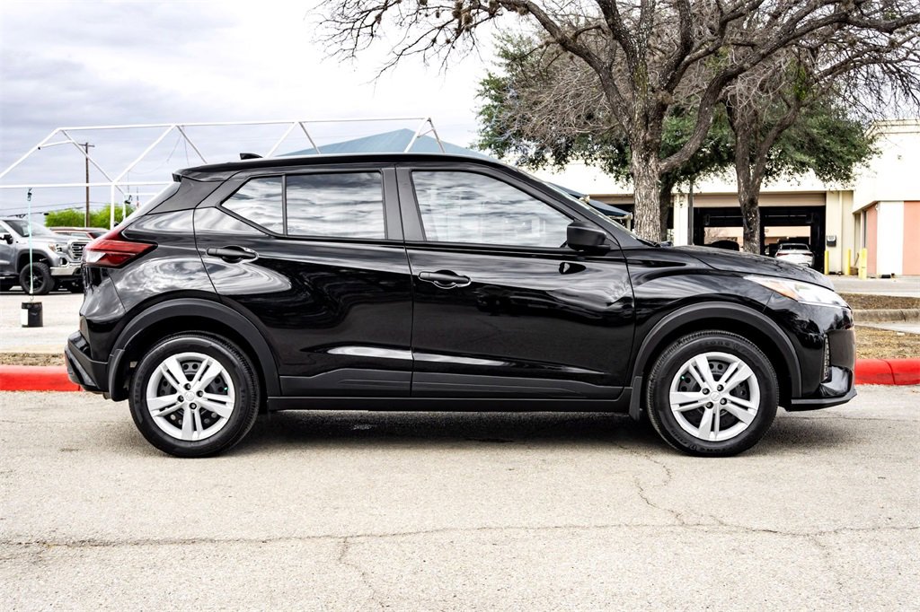 Used 2025 Nissan Kicks Play S image 4