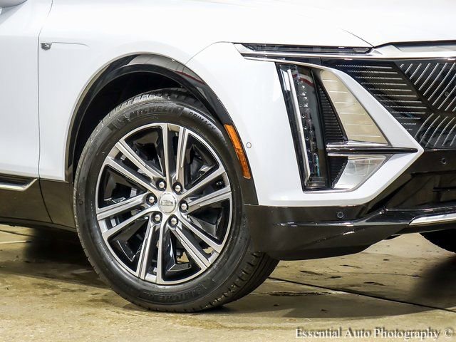 New 2026 Cadillac Lyriq Luxury w/ LPO, Floor Liner Package AWD/4WD image 3