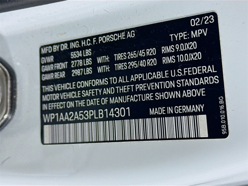 Used 2023 Porsche Macan image 32