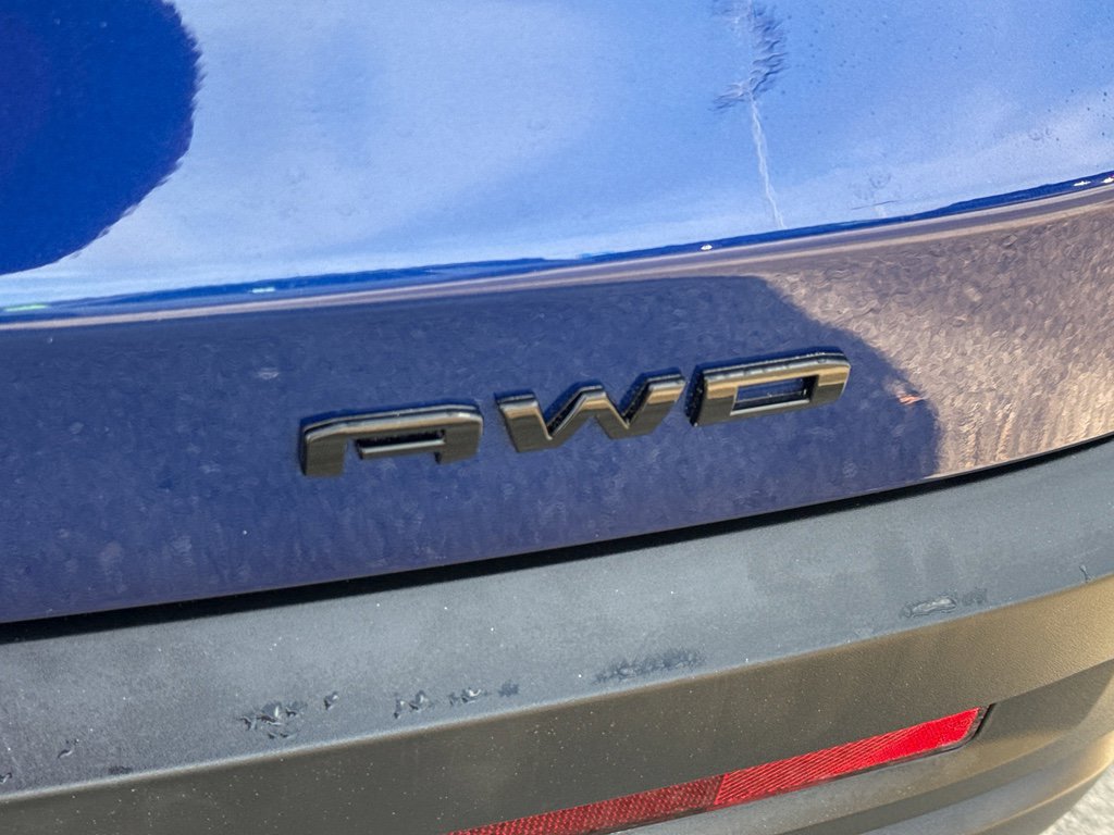 Used 2023 GMC Acadia SLE w/ Driver Convenience Package image 8