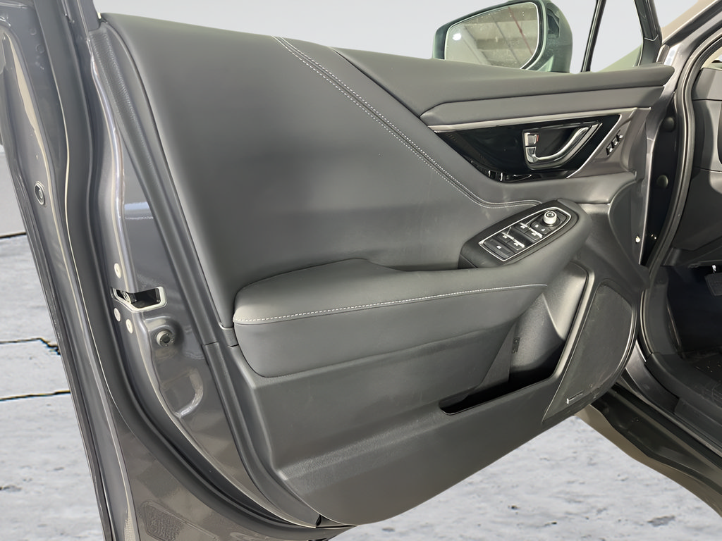 Used 2025 Subaru Outback Limited AWD/4WD image 9