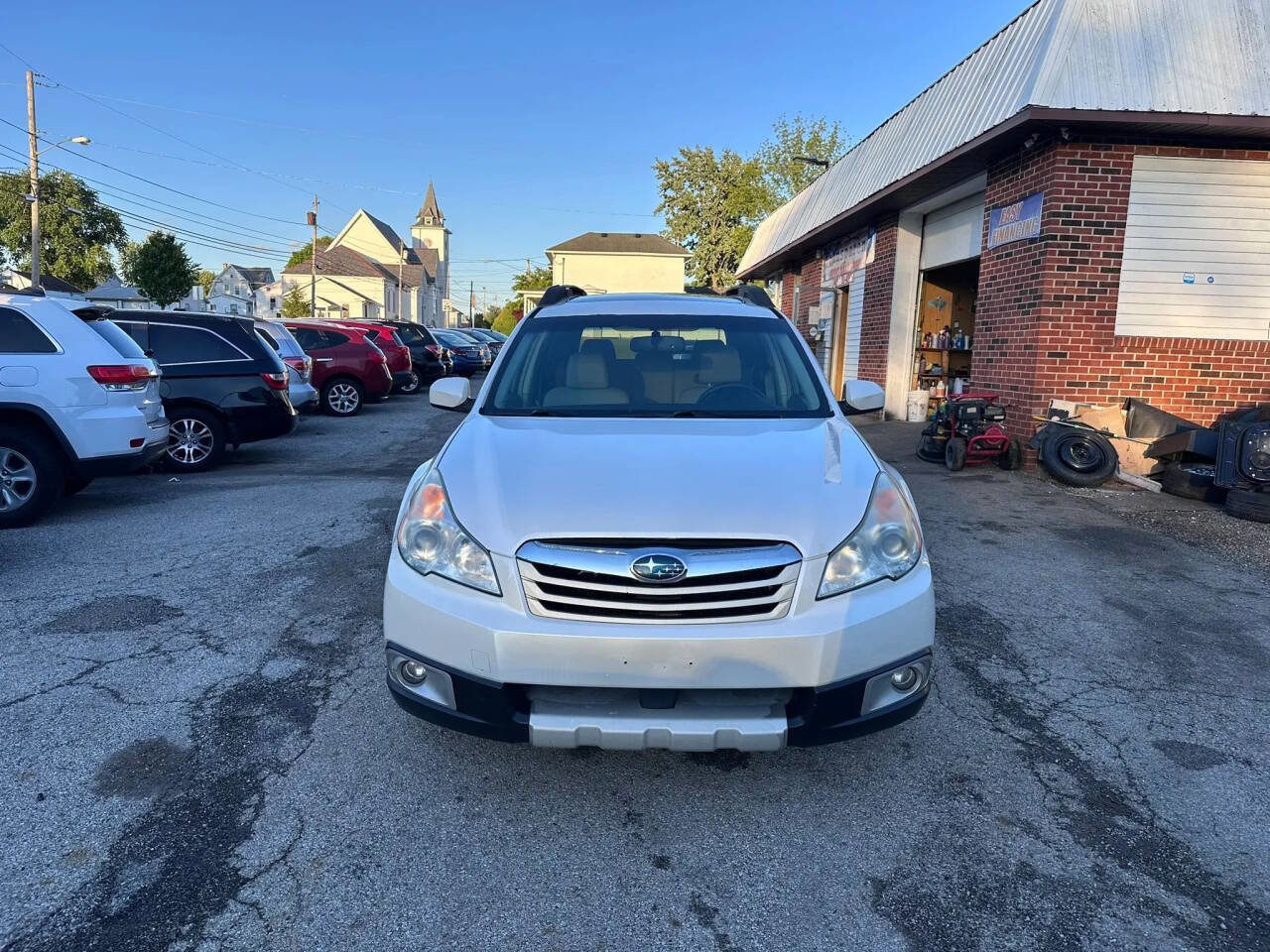 Used 2012 Subaru Outback 2.5i Limited w/ Moonroof Pkg AWD/4WD image 2