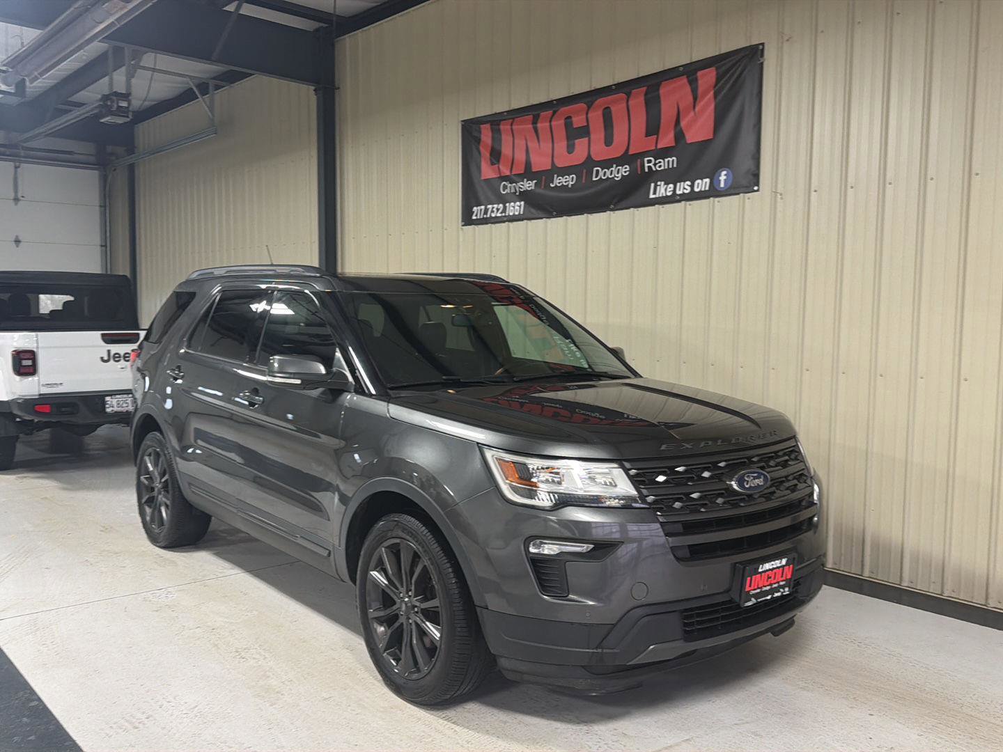 Used 2018 Ford Explorer XLT w/ Equipment Group 202A image 4