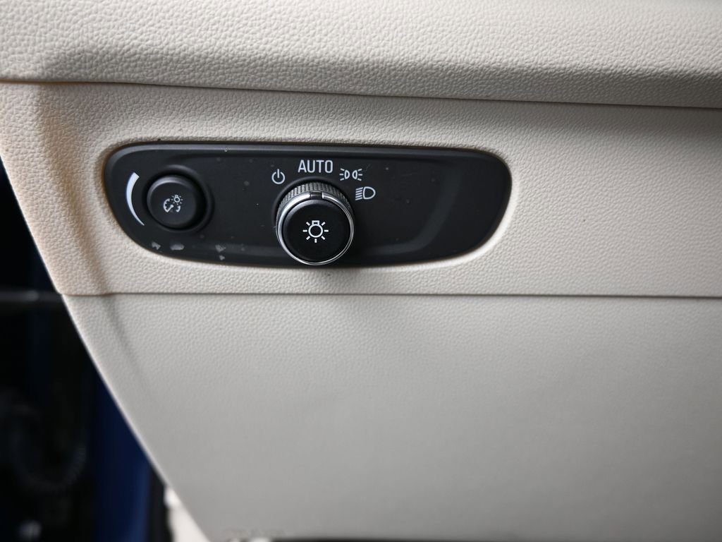 Used 2023 Buick Envision Preferred image 34