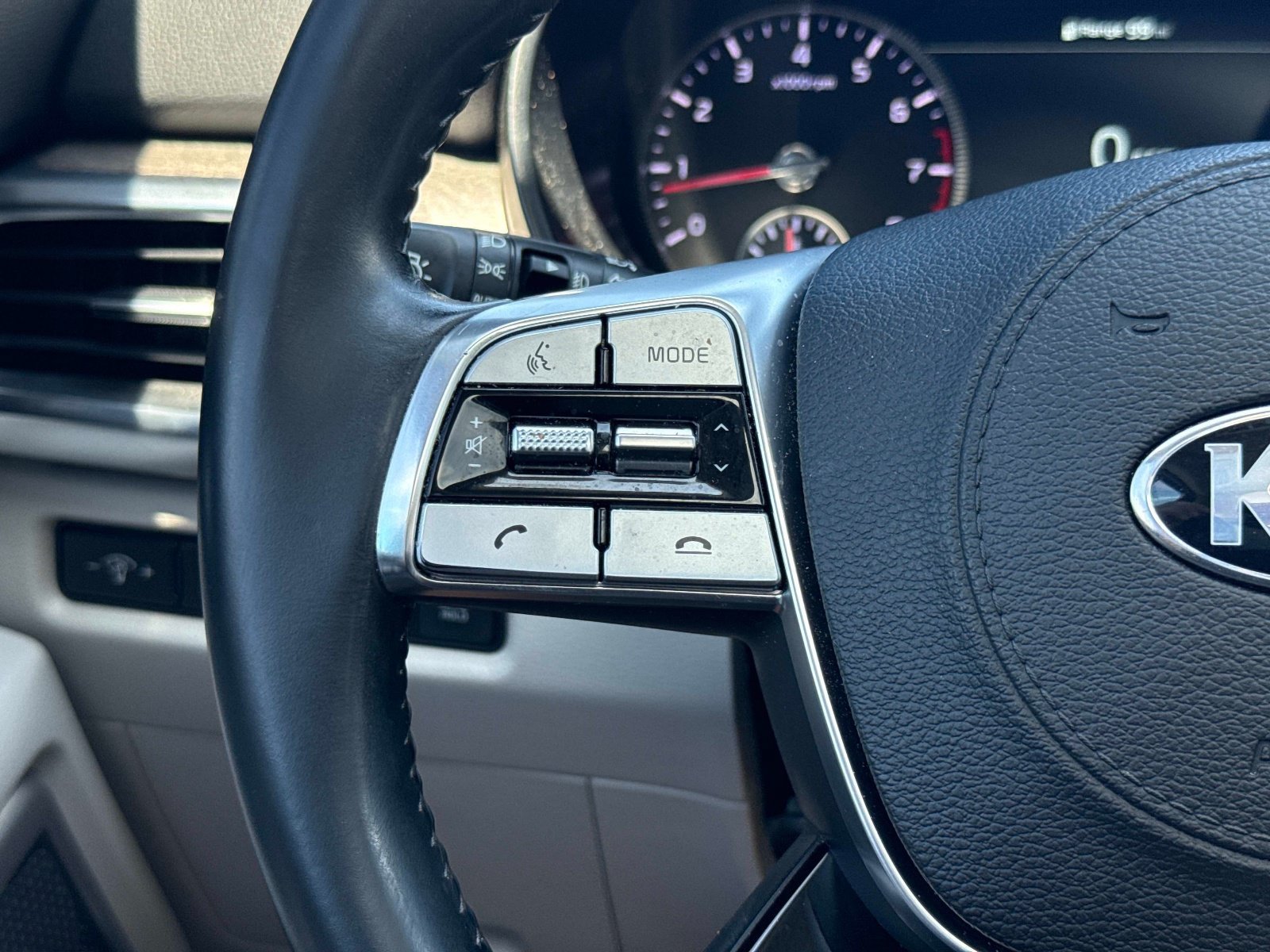 Used 2020 Kia Telluride SX w/ Towing Package FWD image 30