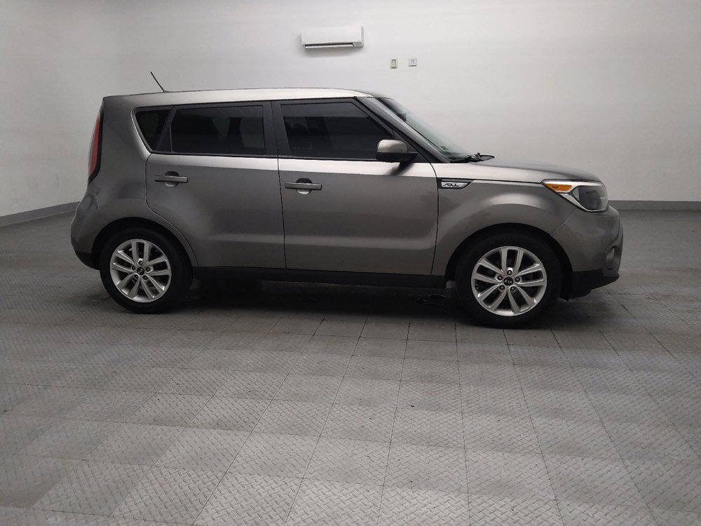 Used 2018 Kia Soul + FWD image 10
