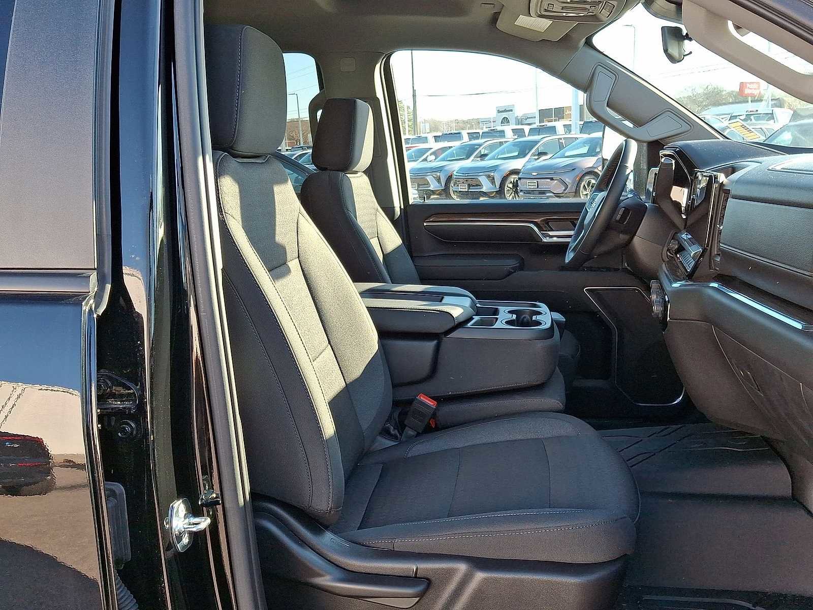 Used 2025 Chevrolet Silverado 2500 LT w/ Convenience Package image 33