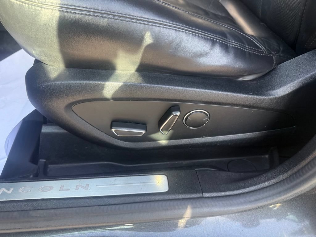 Used 2017 Lincoln MKC Select w/ Select Plus Package AWD/4WD image 17