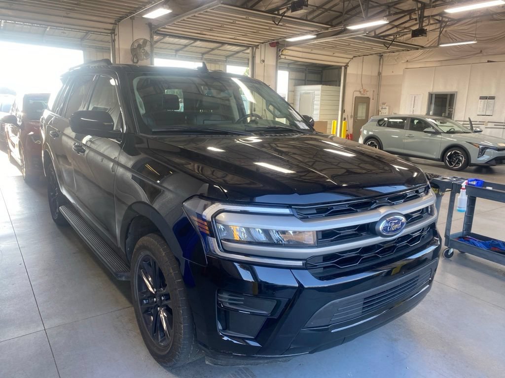 Used 2024 Ford Expedition XLT AWD/4WD image 1