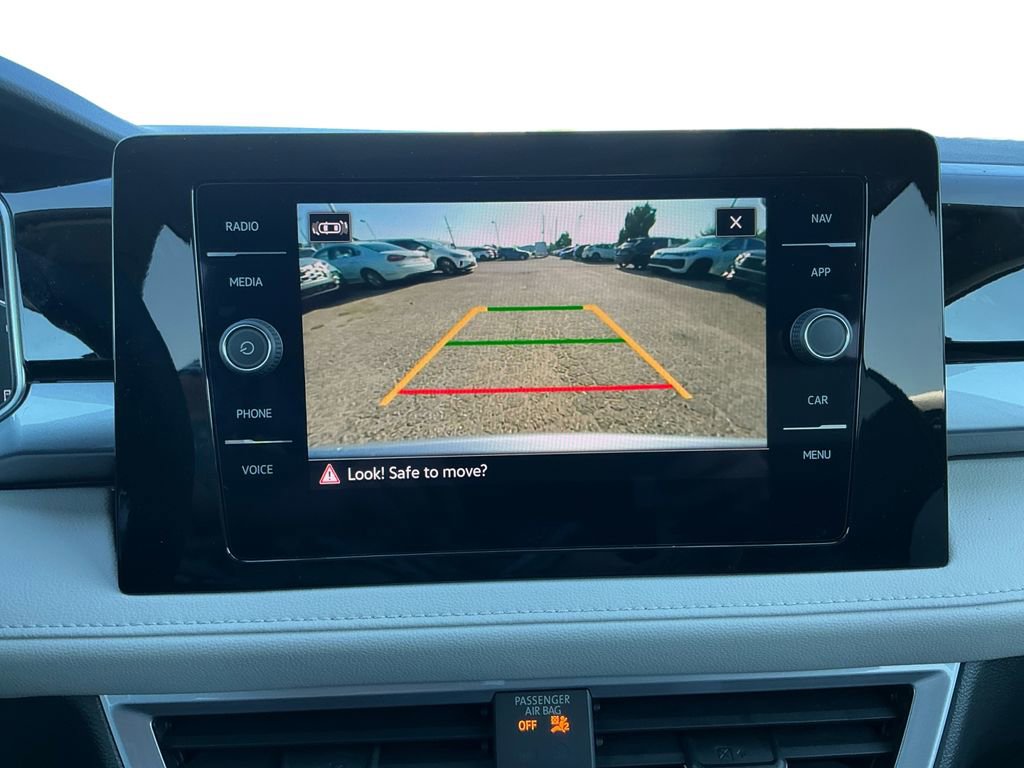 New 2025 Volkswagen Taos SEL image 17